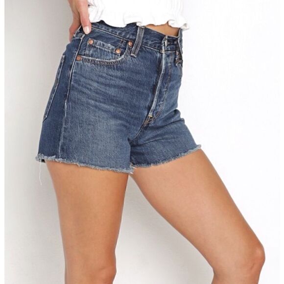 NWT Levi's Ribcage Denim Short Super High Rise Slim Through Hip Button Fly 28 - Picture 4 of 15